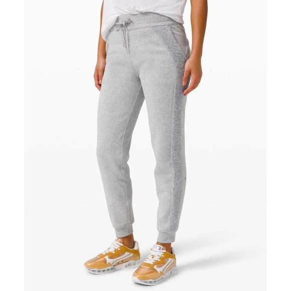 lululemon athletica Pants - Lululemon Scuba Joggers Heathered Core Light Gray Sherpa Stripe